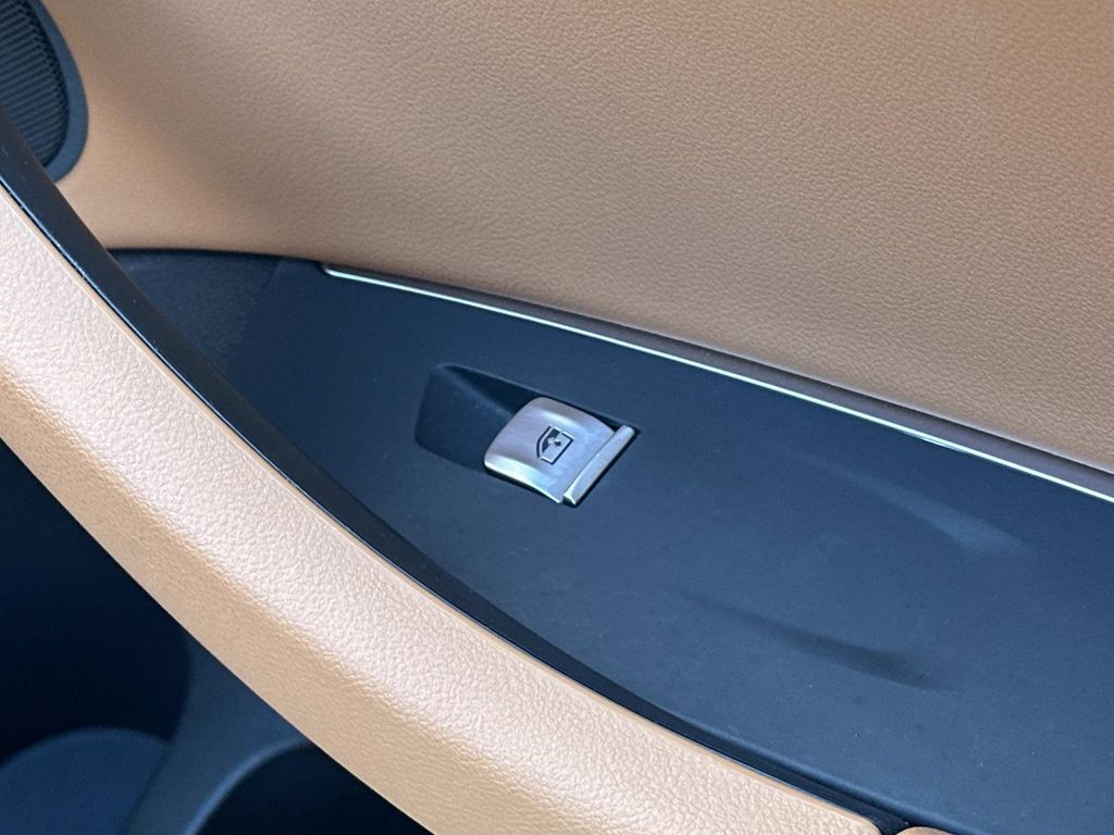 Thumbnail: 2022 BMW X4 - 21