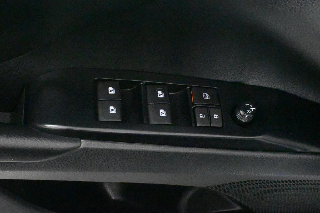 Thumbnail: 2019 Toyota Camry - 30