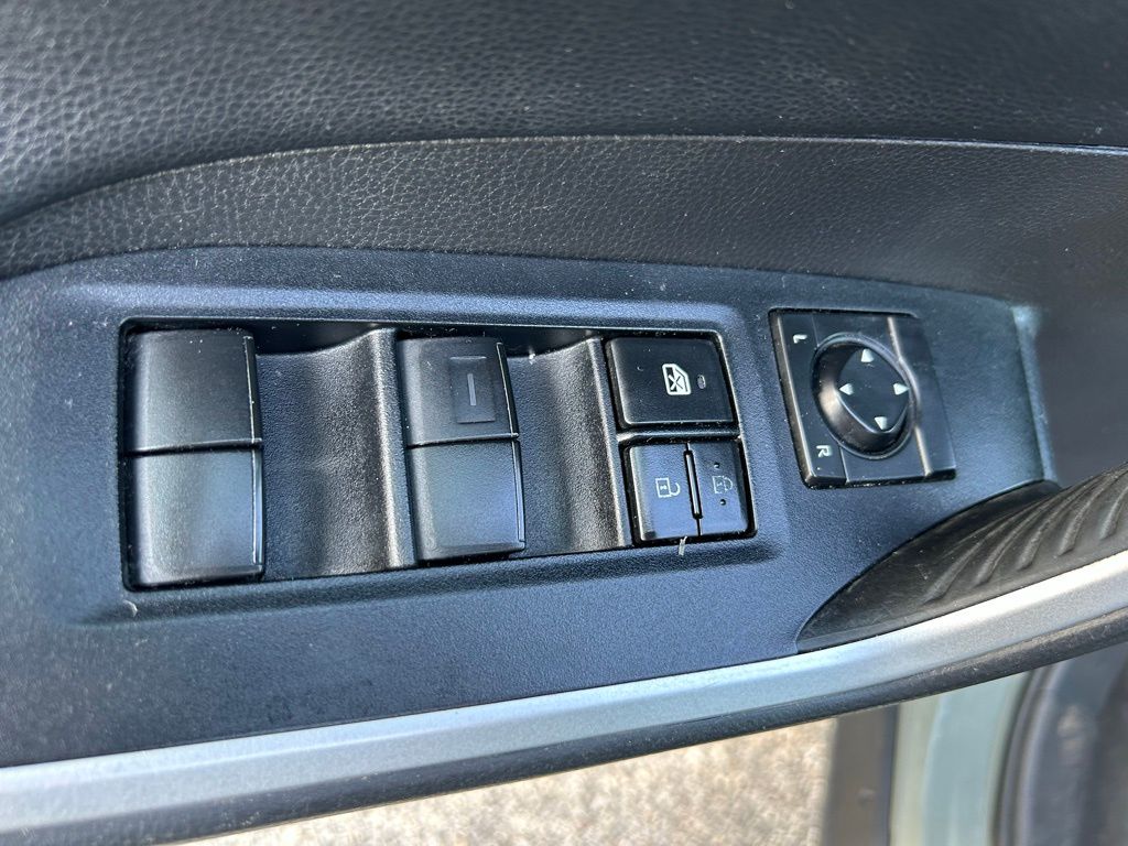 Thumbnail: 2021 Toyota RAV4 - 17