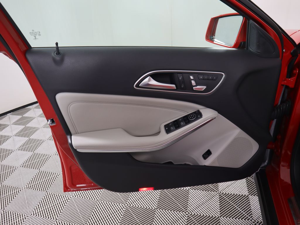 Thumbnail: 2019 Mercedes-Benz GLA - 24