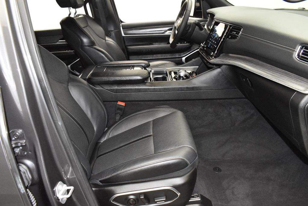 Thumbnail: 2024 Jeep Wagoneer - 25