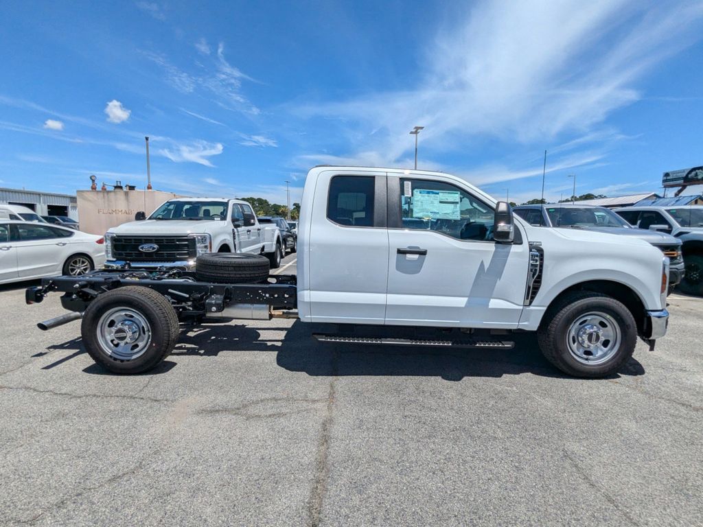2025 Ford F-350 Super Duty XL