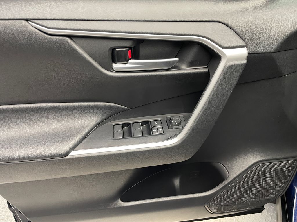 2023 Toyota RAV4 XLE 9
