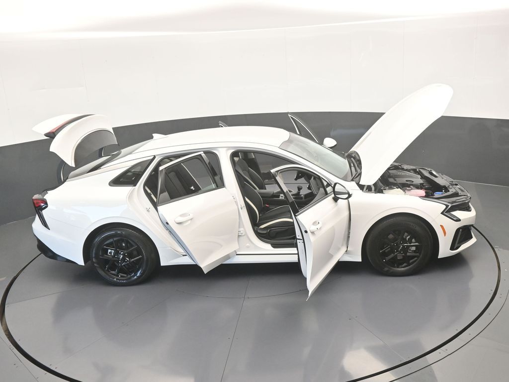 New 2025 Snow White Pearl Kia LXS image 63