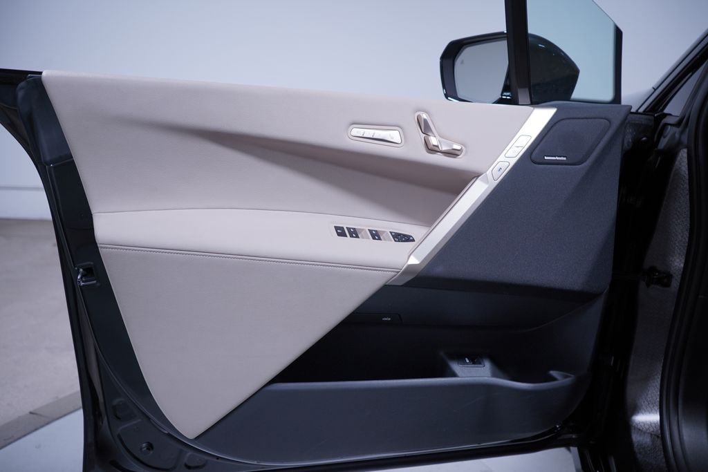Thumbnail: 2024 BMW iX - 19