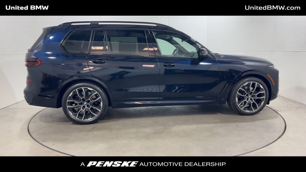 2025 BMW X7 M60i 9