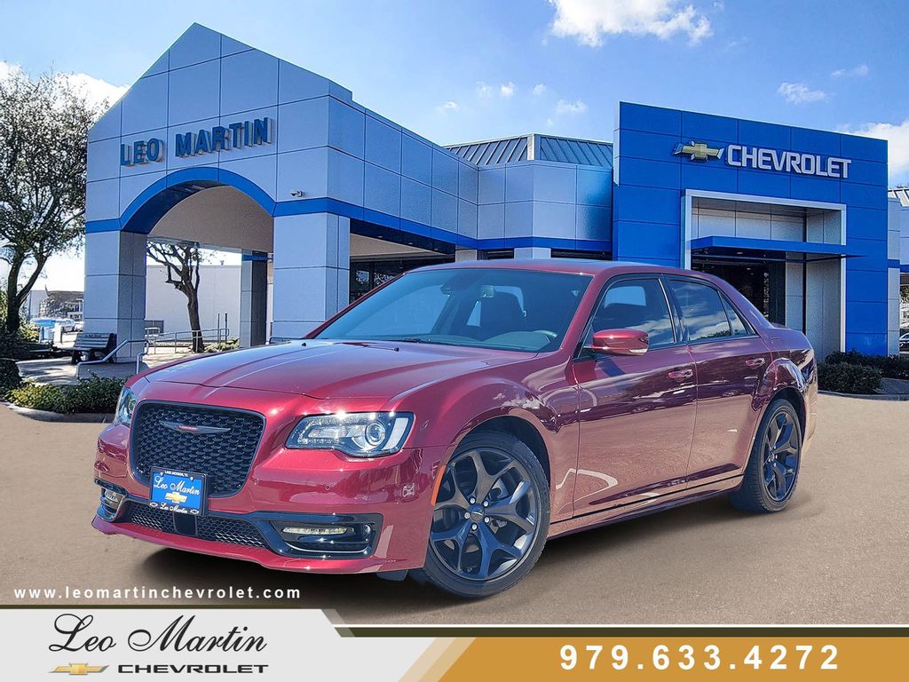 Velvet Red Pearlcoat 2023 Chrysler 300 S V8 RWD Sedan Rear-Wheel Drive 8-Speed Automatic