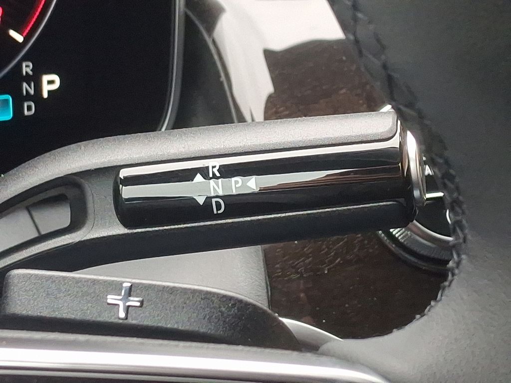 2025 Mercedes-Benz GLC 300 11