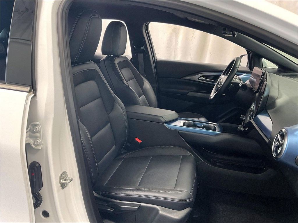 2024 Chevrolet Equinox EV — photo 11