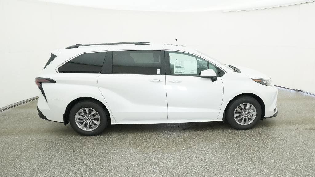 Thumbnail: 2025 Toyota Sienna - 12