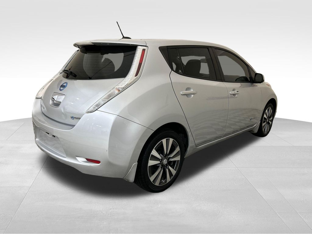 Used 2015 Silver Nissan SV image 5