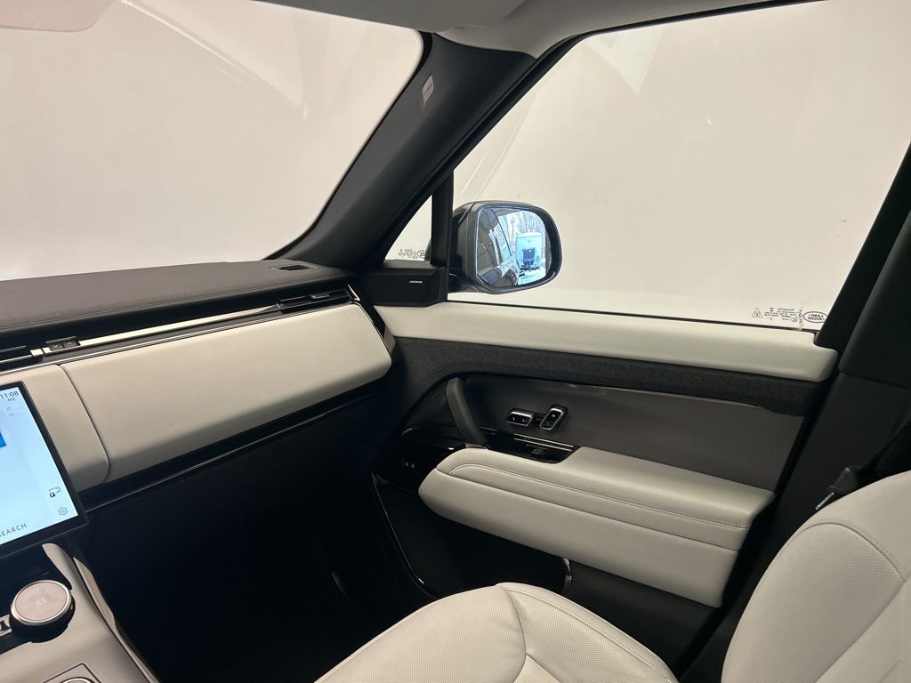 Thumbnail: 2023 Land Rover Range Rover Sport - 26