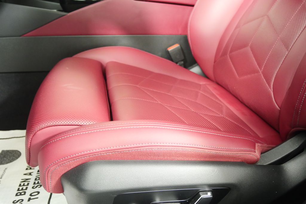 Thumbnail: 2025 BMW 5 Series - 10