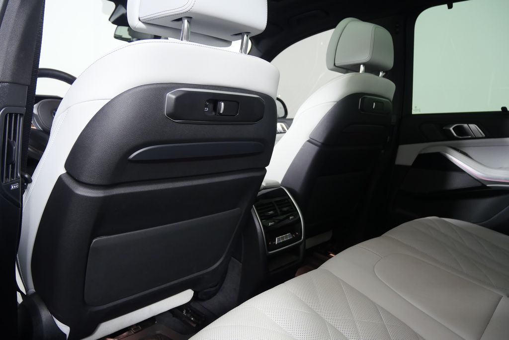 2024 BMW X5 M60i 17