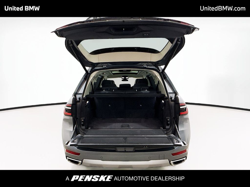 Thumbnail: 2026 BMW X7 - 15