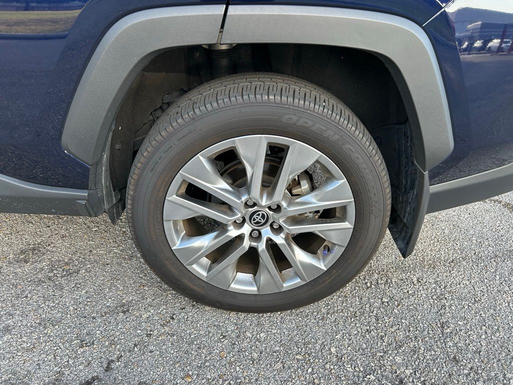 2024 Toyota RAV4 XLE Premium 9