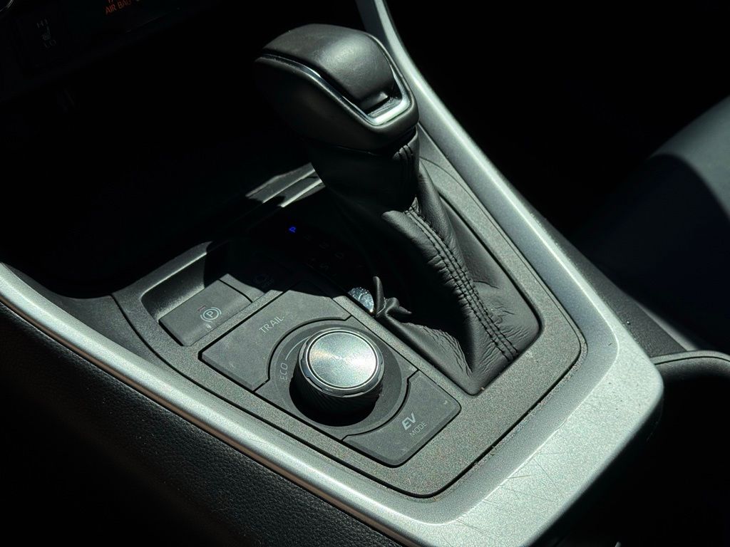 2025 Toyota RAV4 Hybrid XSE Wind Chill Pearl/Midnight Black Metallic - Jim Hudson Acura - Image 31