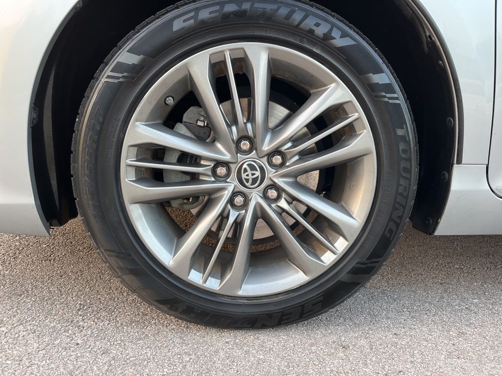 2015 Toyota Camry SE 12