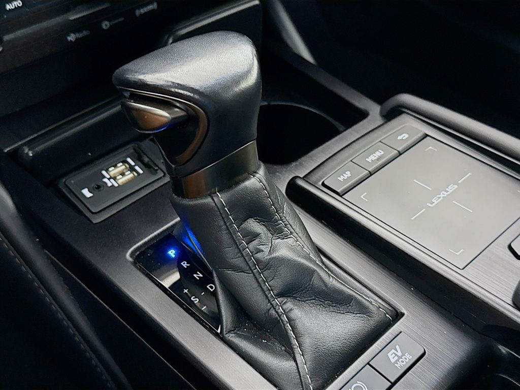 Thumbnail: 2020 Lexus ES - 17