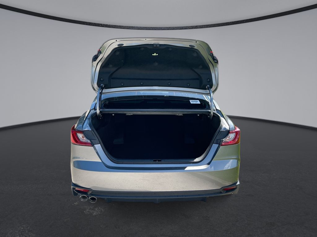 Thumbnail: 2025 Toyota Camry - 32