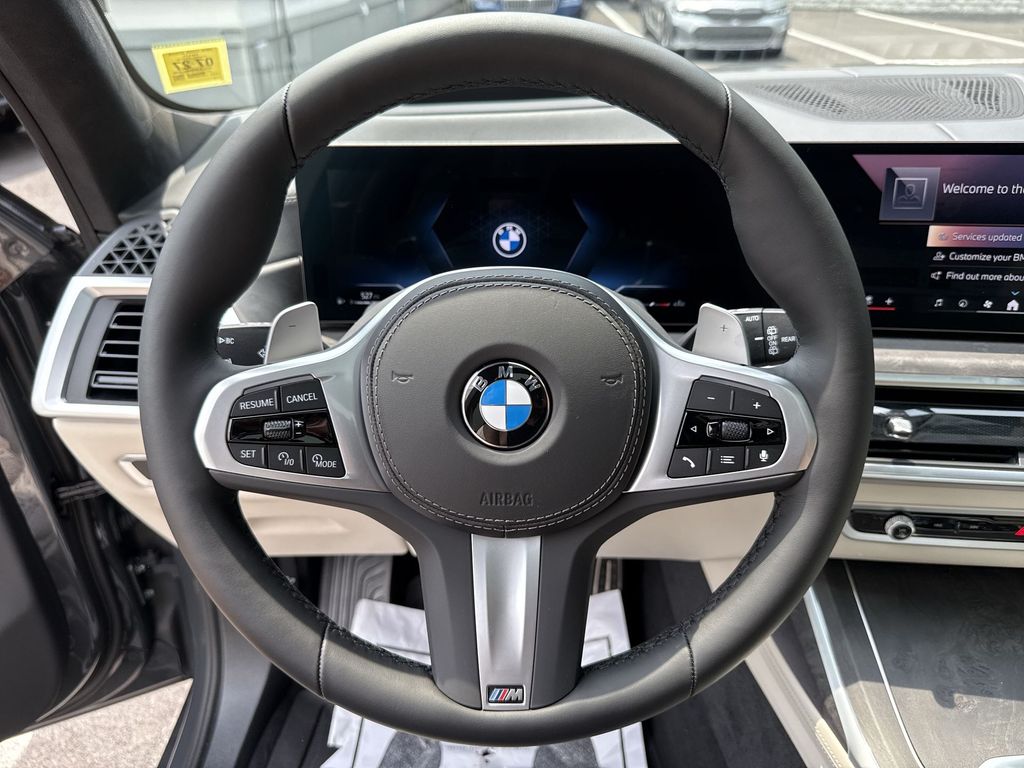Thumbnail: 2027 BMW X7 - 14