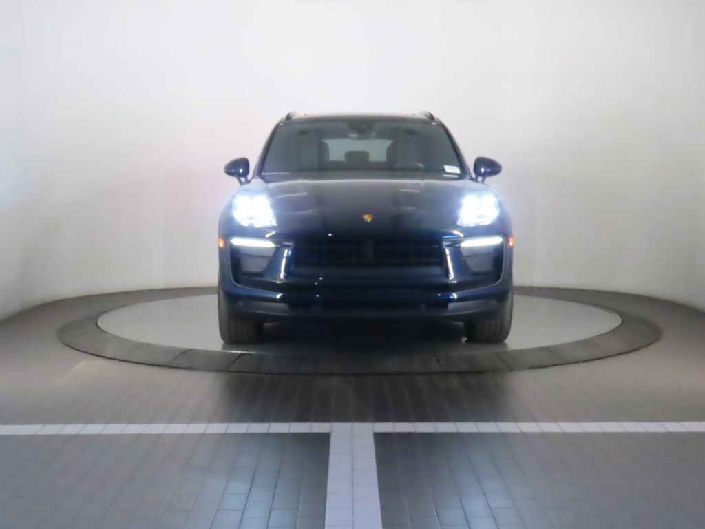 Thumbnail: 2022 Porsche Macan - 10