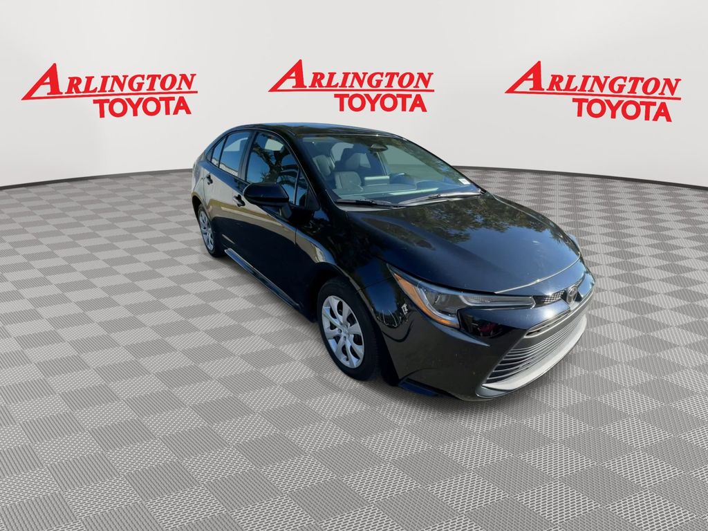 Used 2024 Toyota Corolla LE with VIN 5YFB4MDE7RP196869 for sale in Northfield, Minnesota