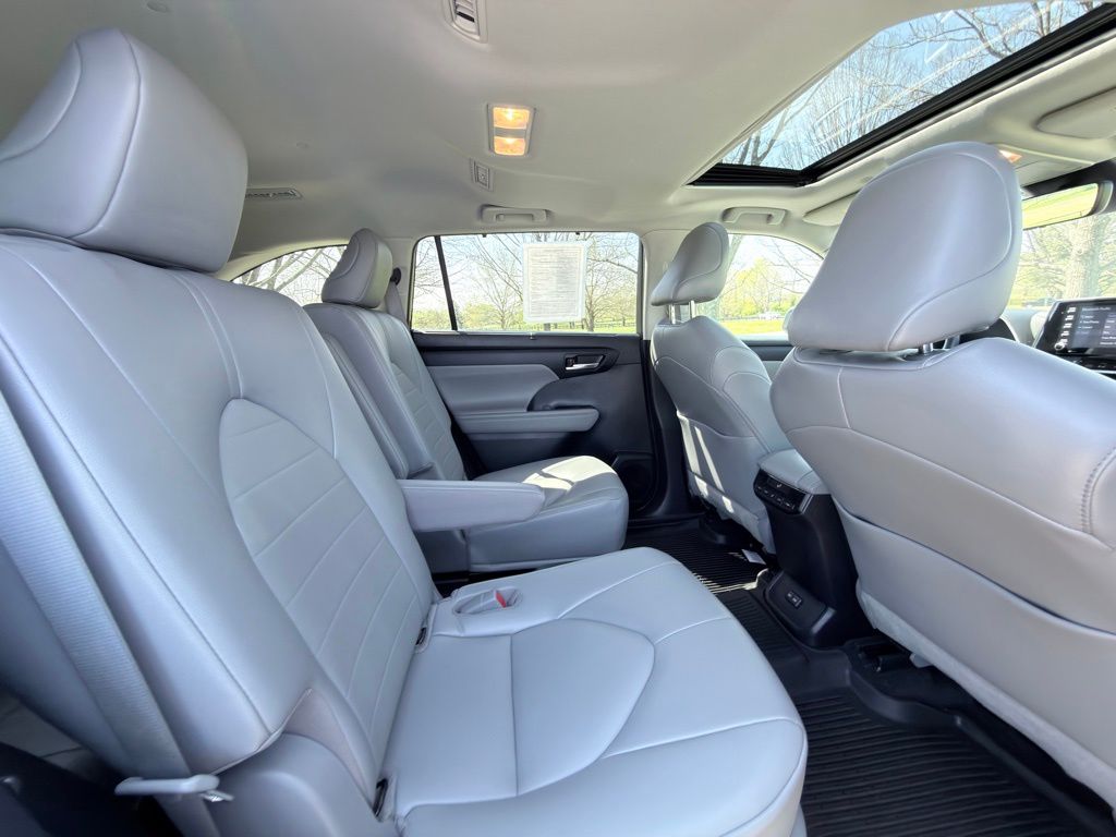 2022 Toyota Highlander XLE - Photo 35