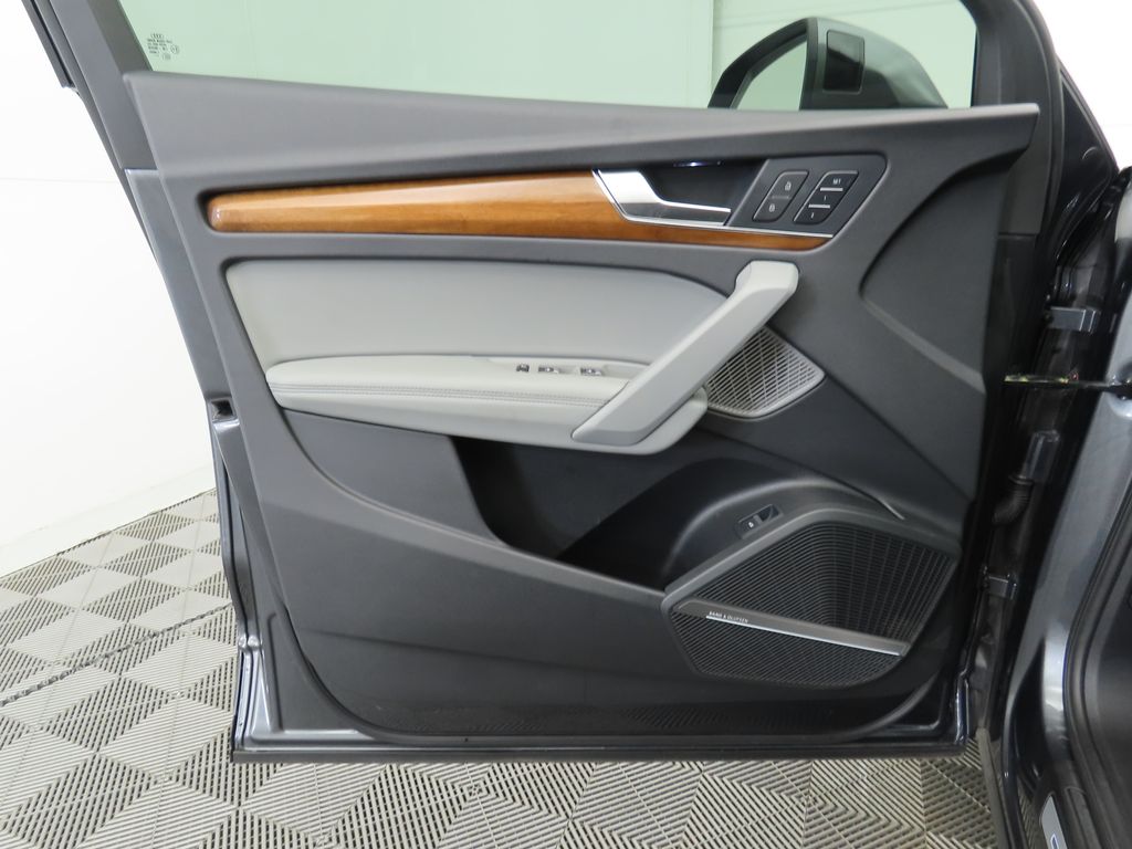 2022 Audi Q5 e Premium 24