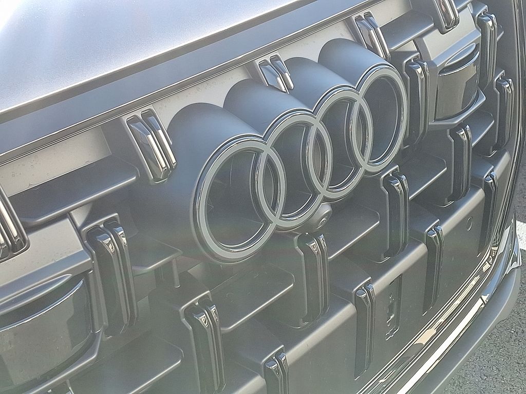 Thumbnail: 2026 Audi Q7 - 4