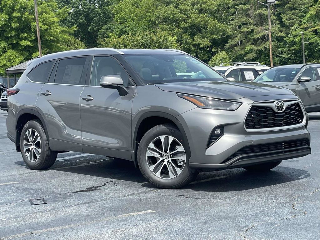 Gray 2026 Toyota Highlander SUV / Crossover 8-Speed Automatic