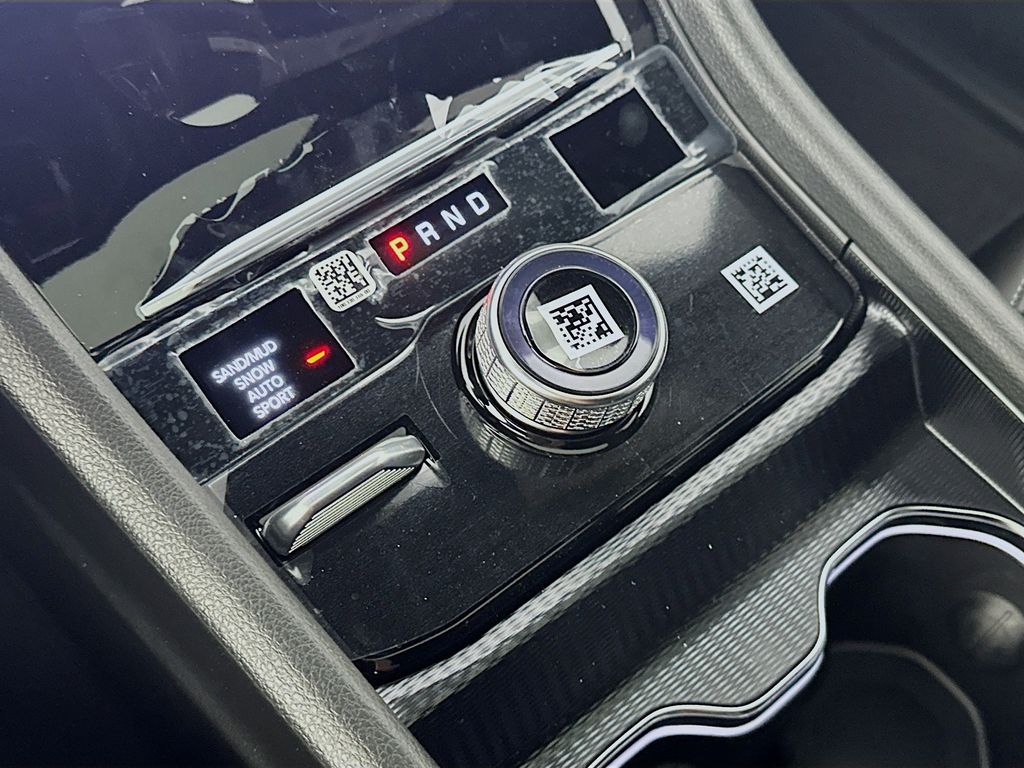 New 2026 White/off-white Jeep Laredo Altitude image 12