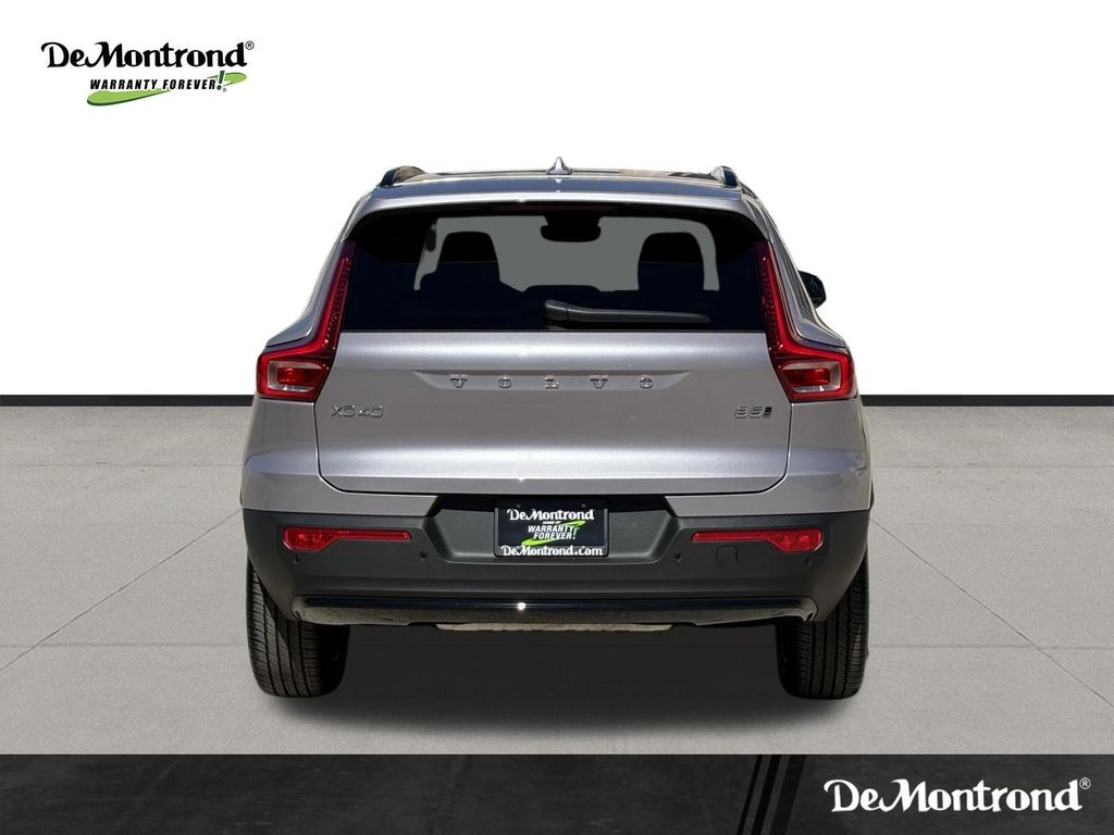 New 2026 Aurora Silver Volvo B5 Plus image 6