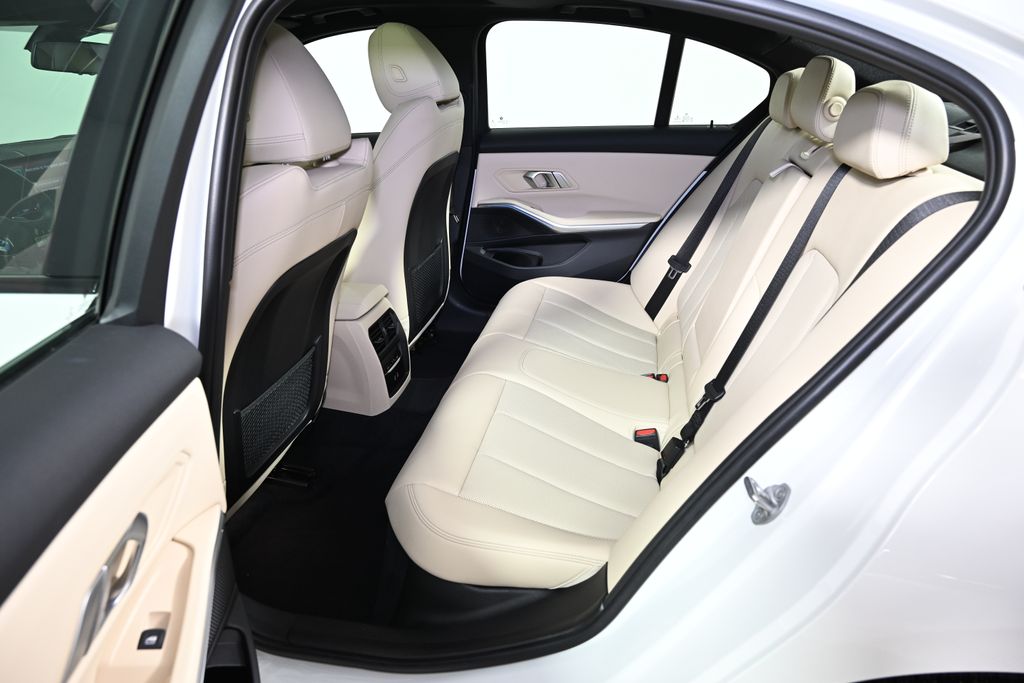 Thumbnail: 2023 BMW 3 Series - 24