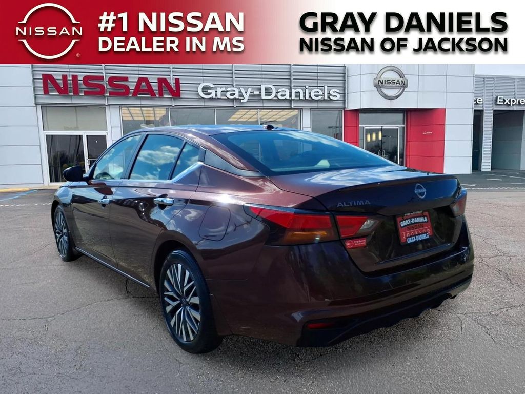 Used 2024 Nissan Altima Sedan