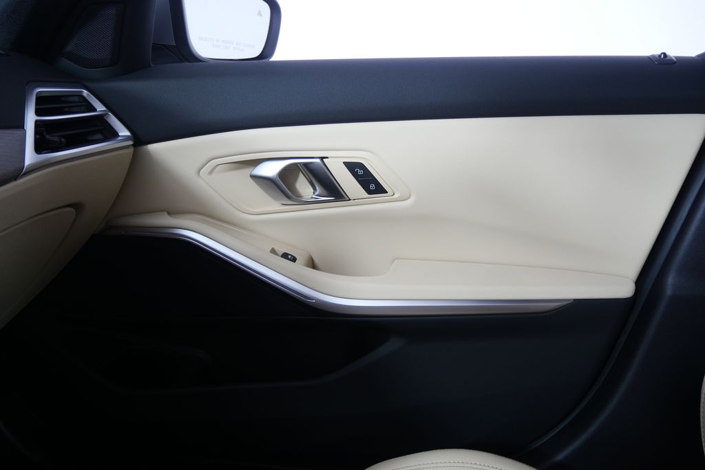 Thumbnail: 2025 BMW 3 Series - 23