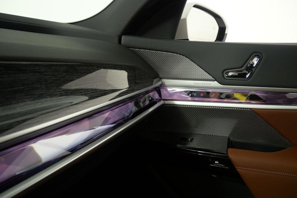 2025 BMW 7 Series 740i 24