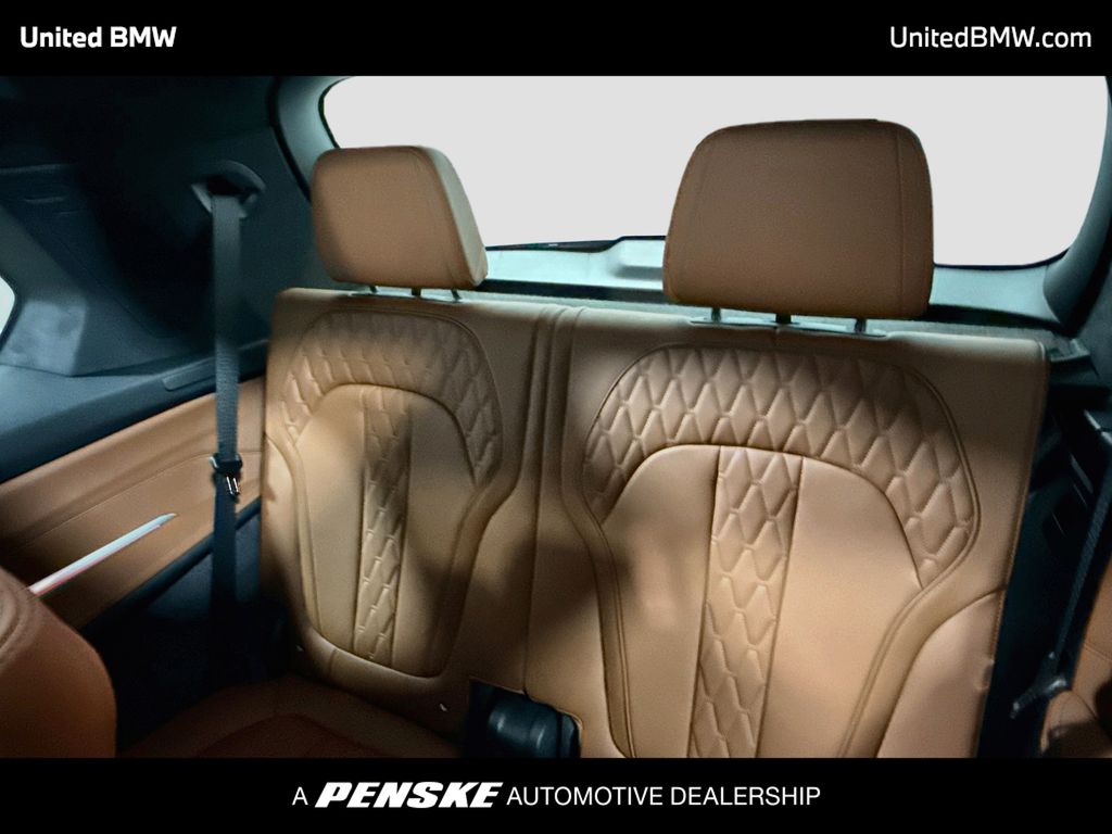 Thumbnail: 2027 BMW X7 - 21