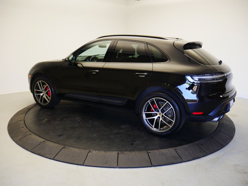 Thumbnail: 2022 Porsche Macan - 3