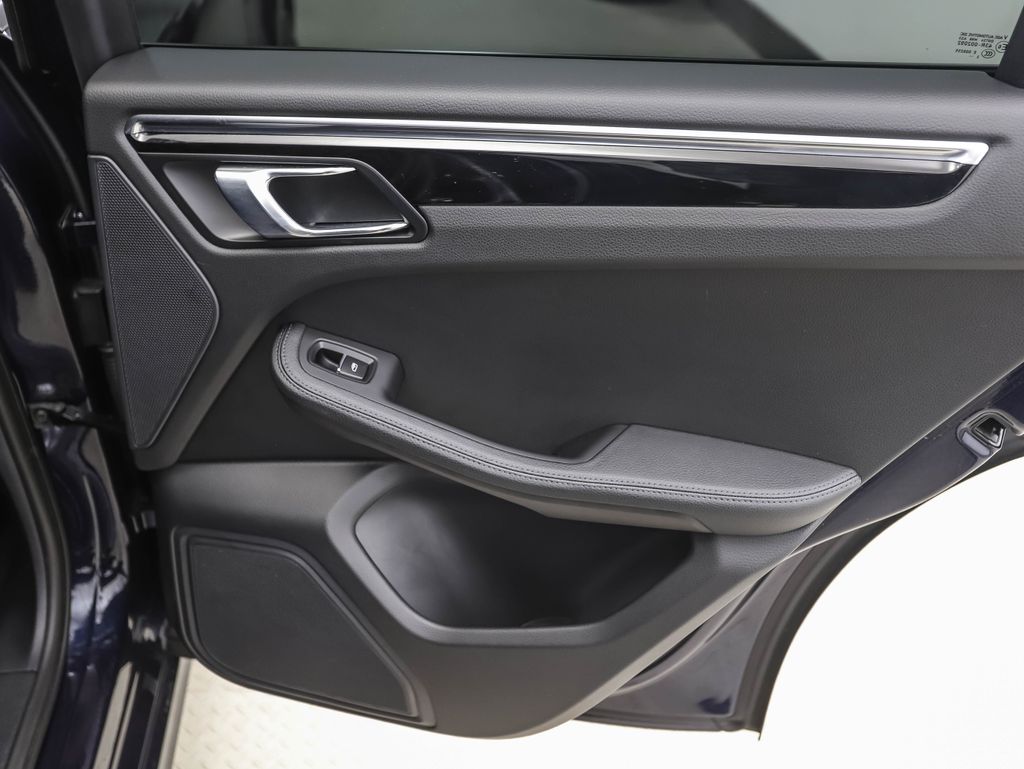 Thumbnail: 2023 Porsche Macan - 23