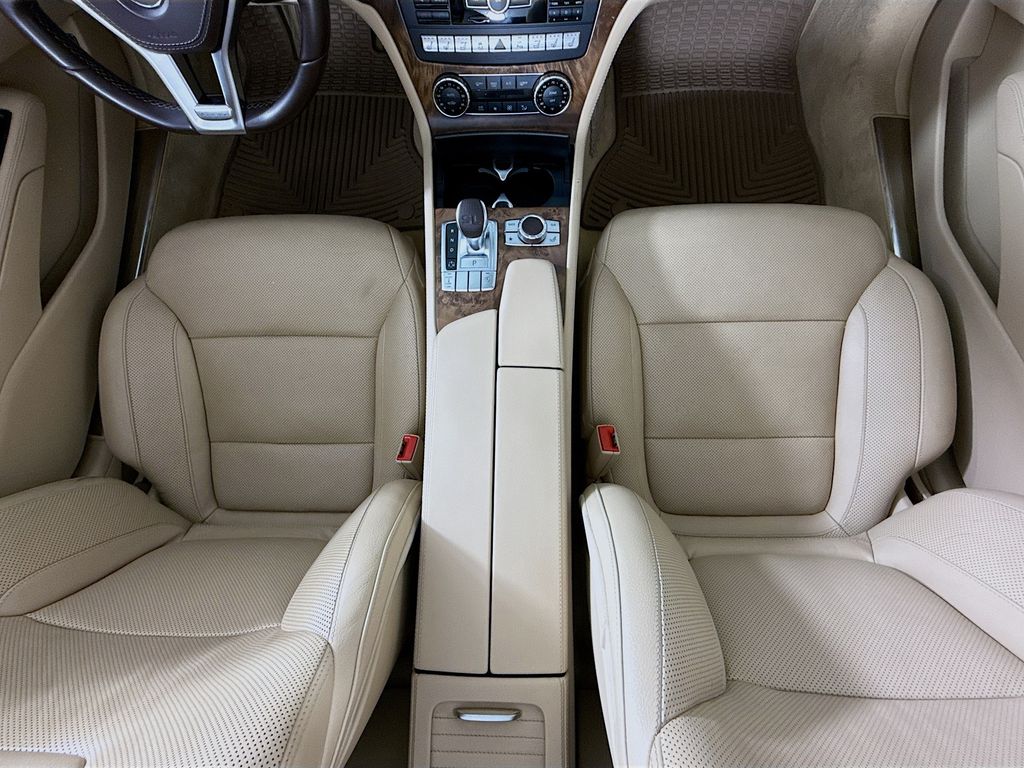 Thumbnail: 2016 Mercedes-Benz SL-Class - 25