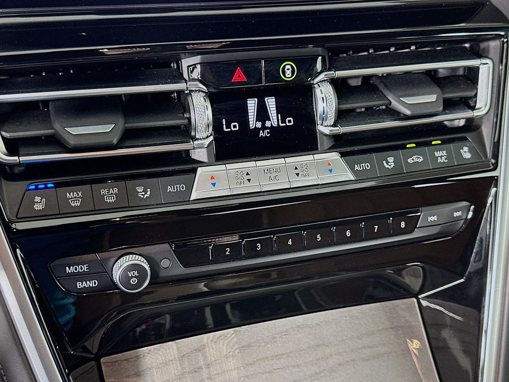 Thumbnail: 2024 BMW 8 Series - 16