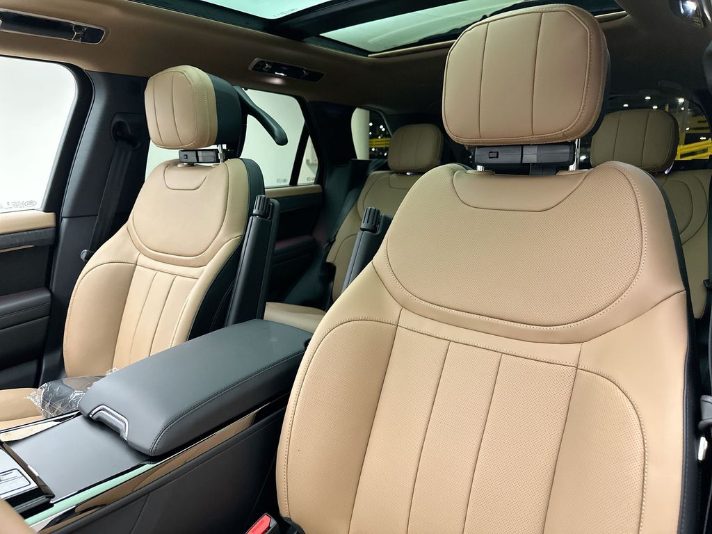 Thumbnail: 2026 Land Rover Range Rover Sport - 18