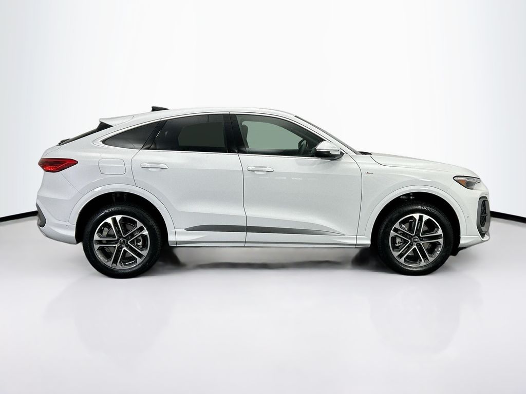 Thumbnail: 2025 Audi Q5 - 4