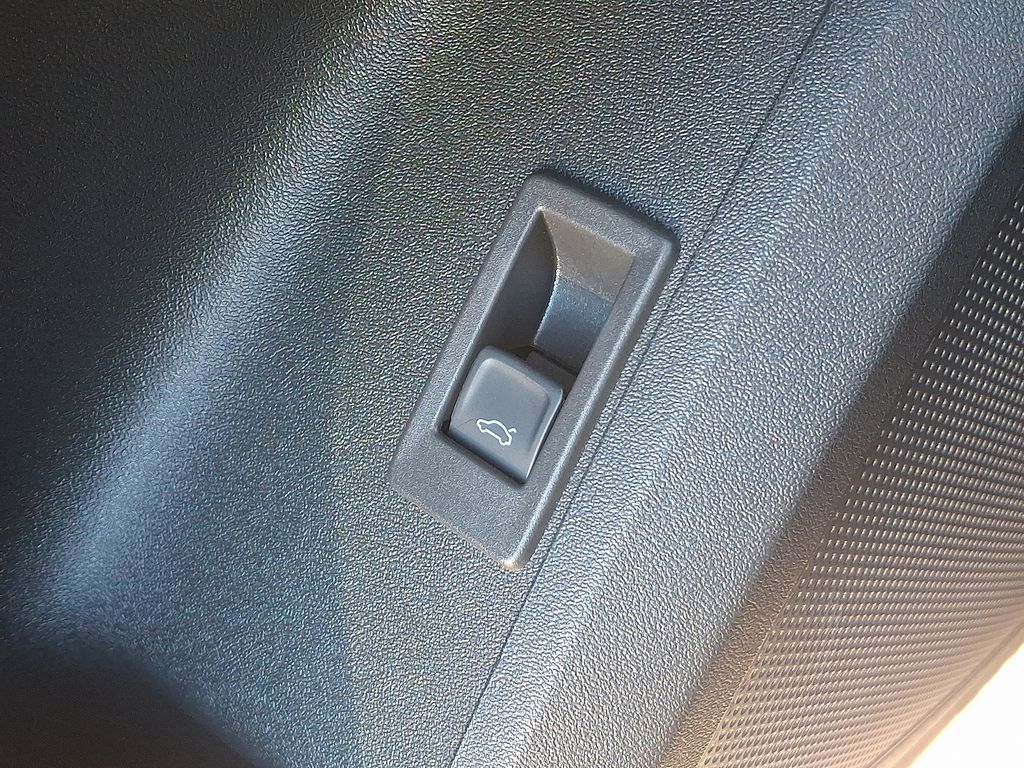 Thumbnail: 2025 Audi SQ5 - 27