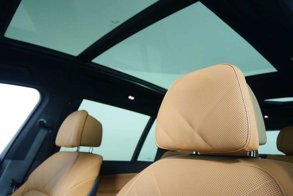 Thumbnail: 2023 BMW X7 - 12