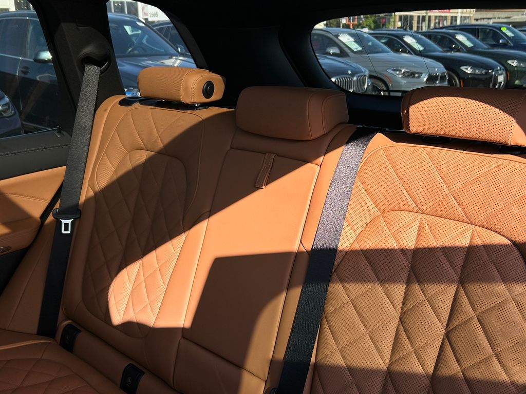 2026 BMW X5 xDrive50e 32