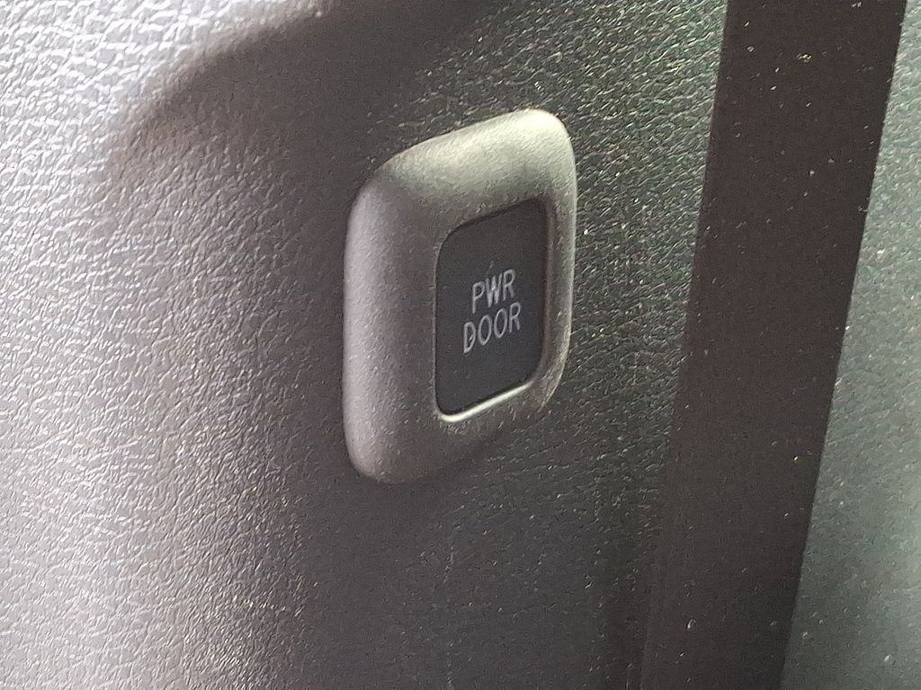 Thumbnail: 2022 Toyota Sienna - 15