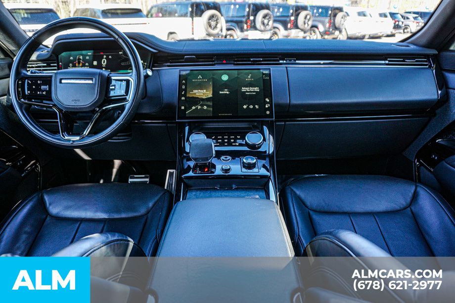 Used 2023 White Land Rover SE Dynamic image 24
