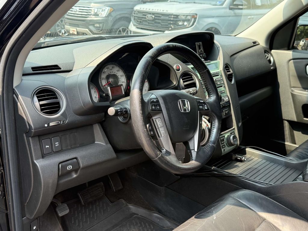 Used 2011 Black Honda Touring image 2
